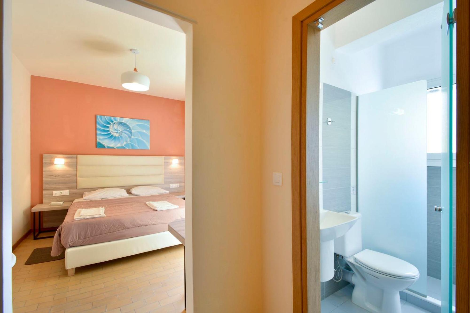 Hotel Orpheus Гувия Екстериор снимка