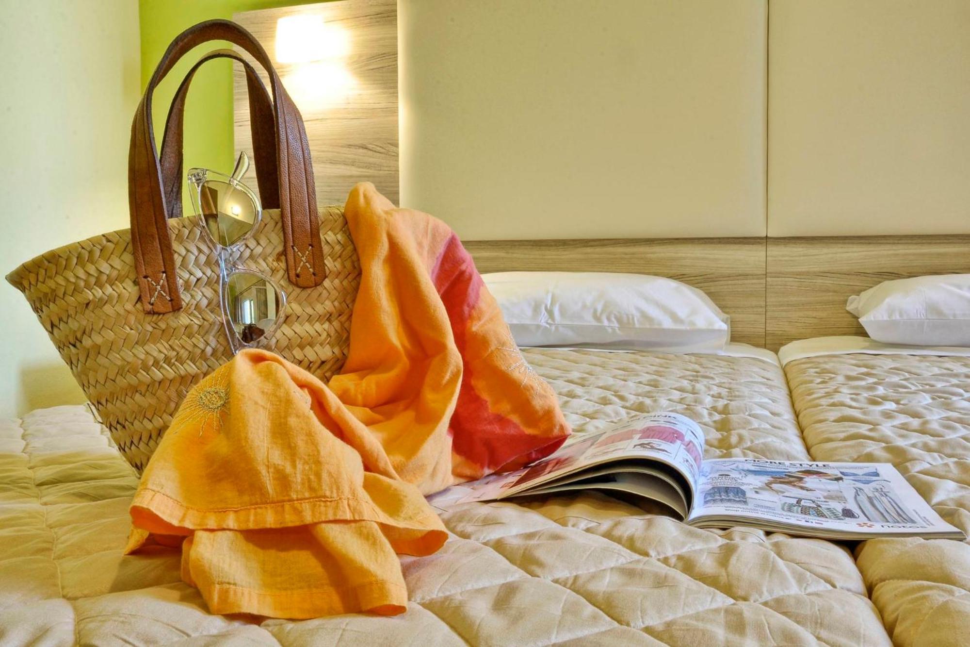 Hotel Orpheus Гувия Екстериор снимка
