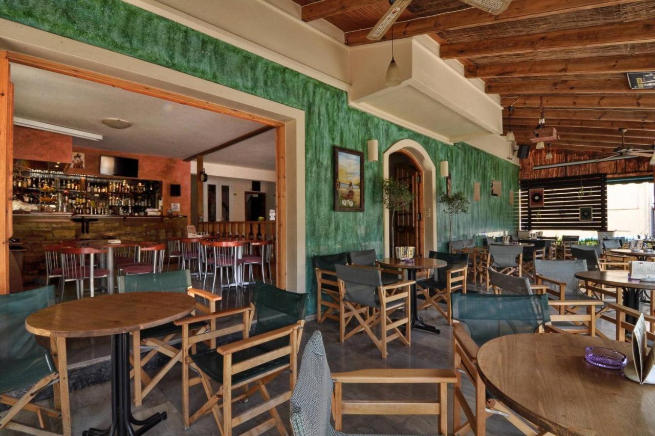 Hotel Orpheus Гувия Екстериор снимка